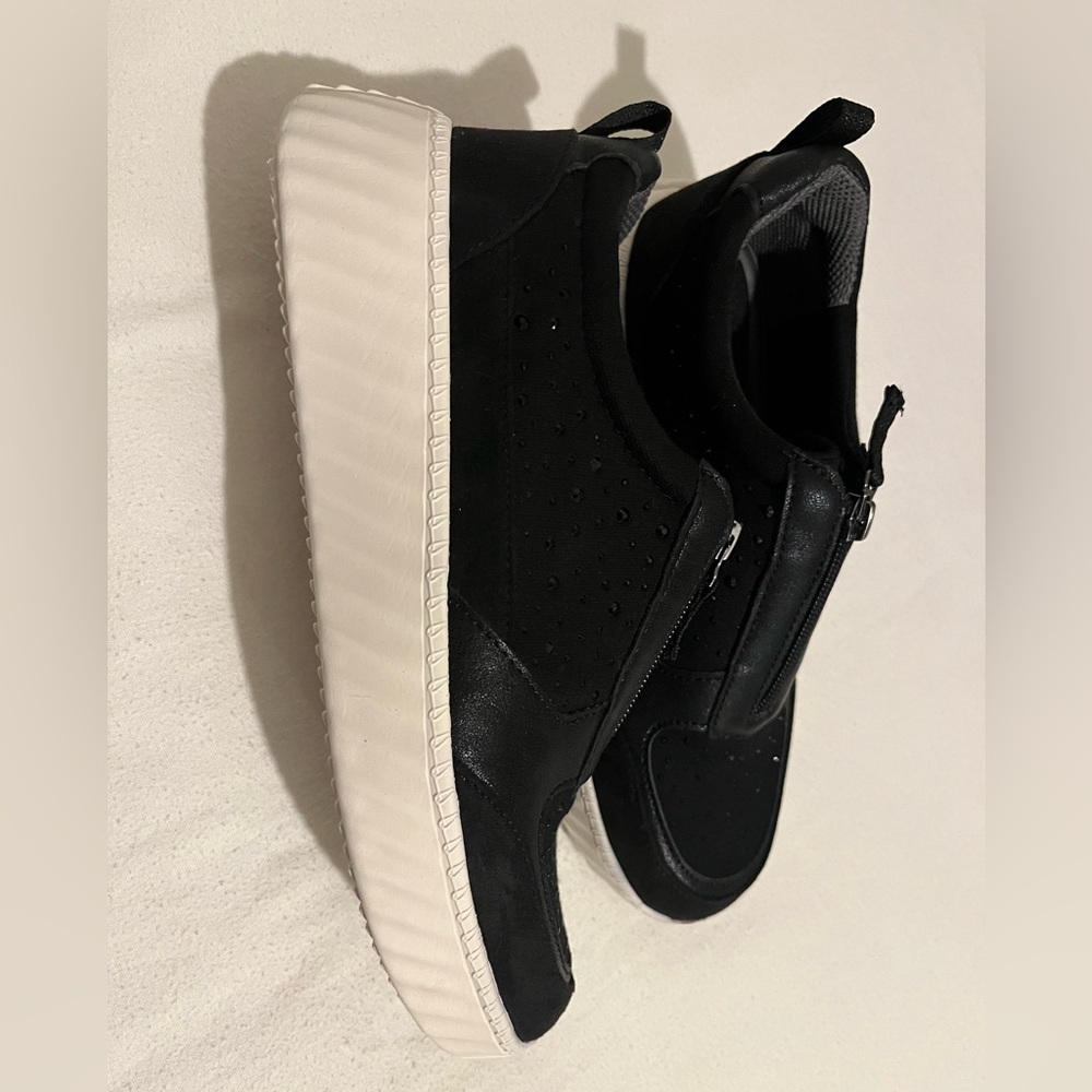 Bzees Comfort Shoes Packaging